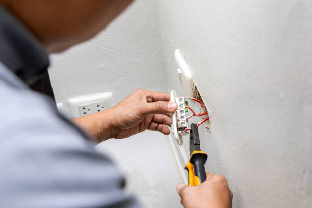 Best Affordable Emergency Electrician  in Victoria, TX